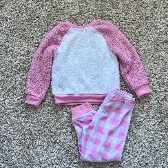 Disney toddler girl pjs. Size 4t - Picture 3 of 3
